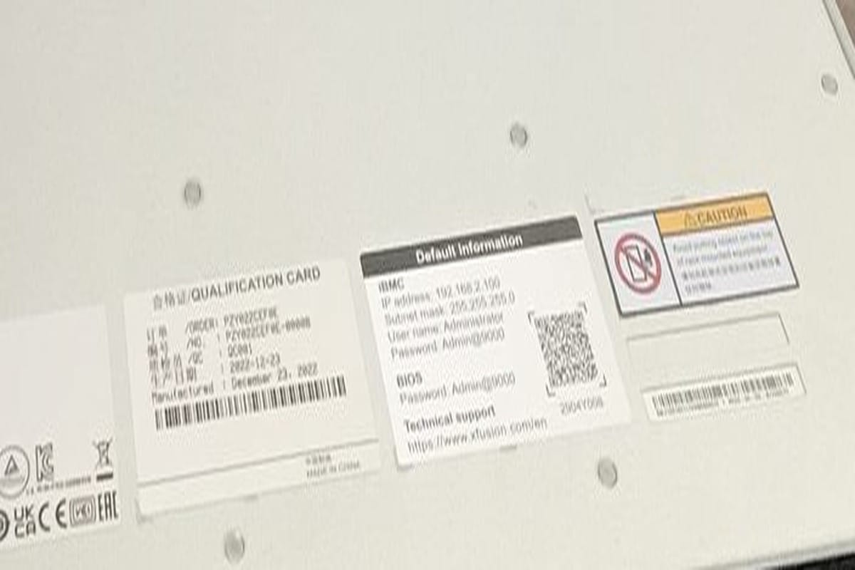 xFusion 2288H V6 qualification card and default information labels with barcodes
