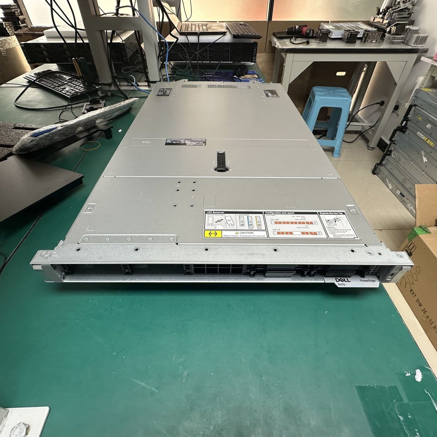 Dell PowerEdge R470 service tag badge