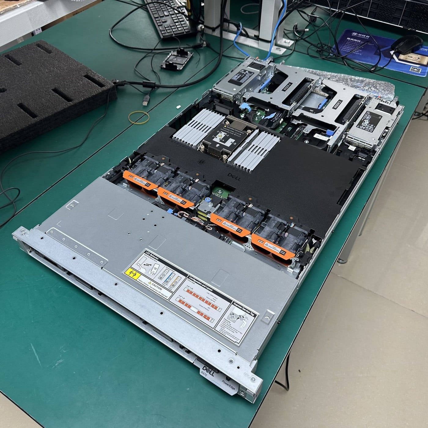 Inside a Dell PowerEdge R470 single-socket chassis