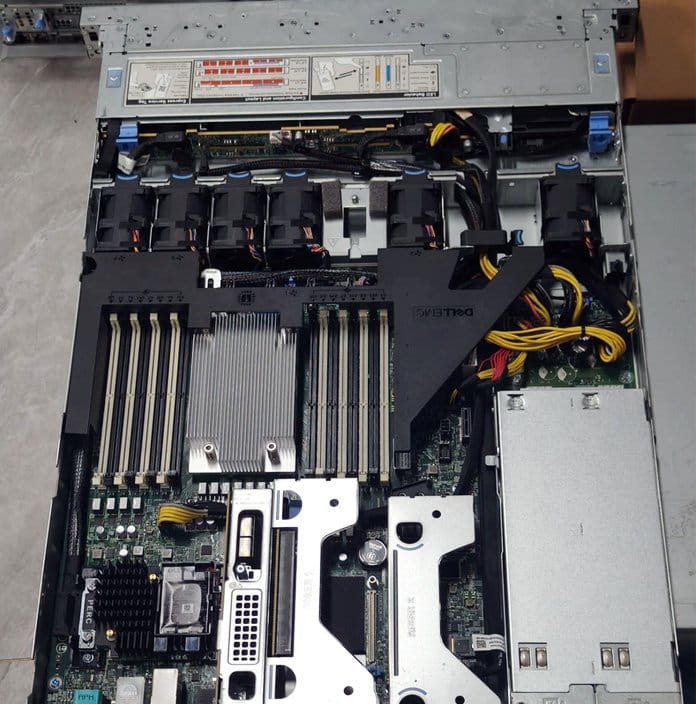 Inside a real Dell PowerEdge R6515: single EPYC heatsink and DDR4 DIMM channels