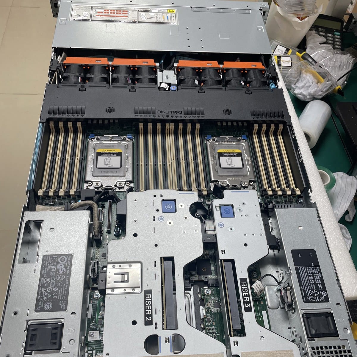 Dell PowerEdge R6525 internal layout, dual EPYC air shroud and DIMMs