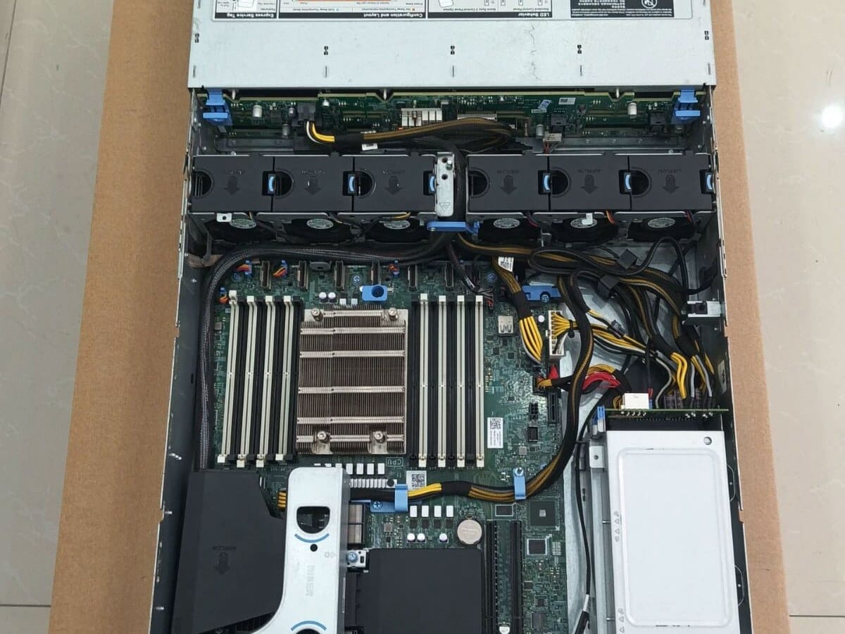 Dell PowerEdge R7515 internal layout, risers and cooling