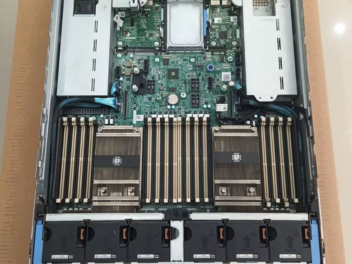 Dell PowerEdge R7525 internal layout, dual EPYC sockets and risers