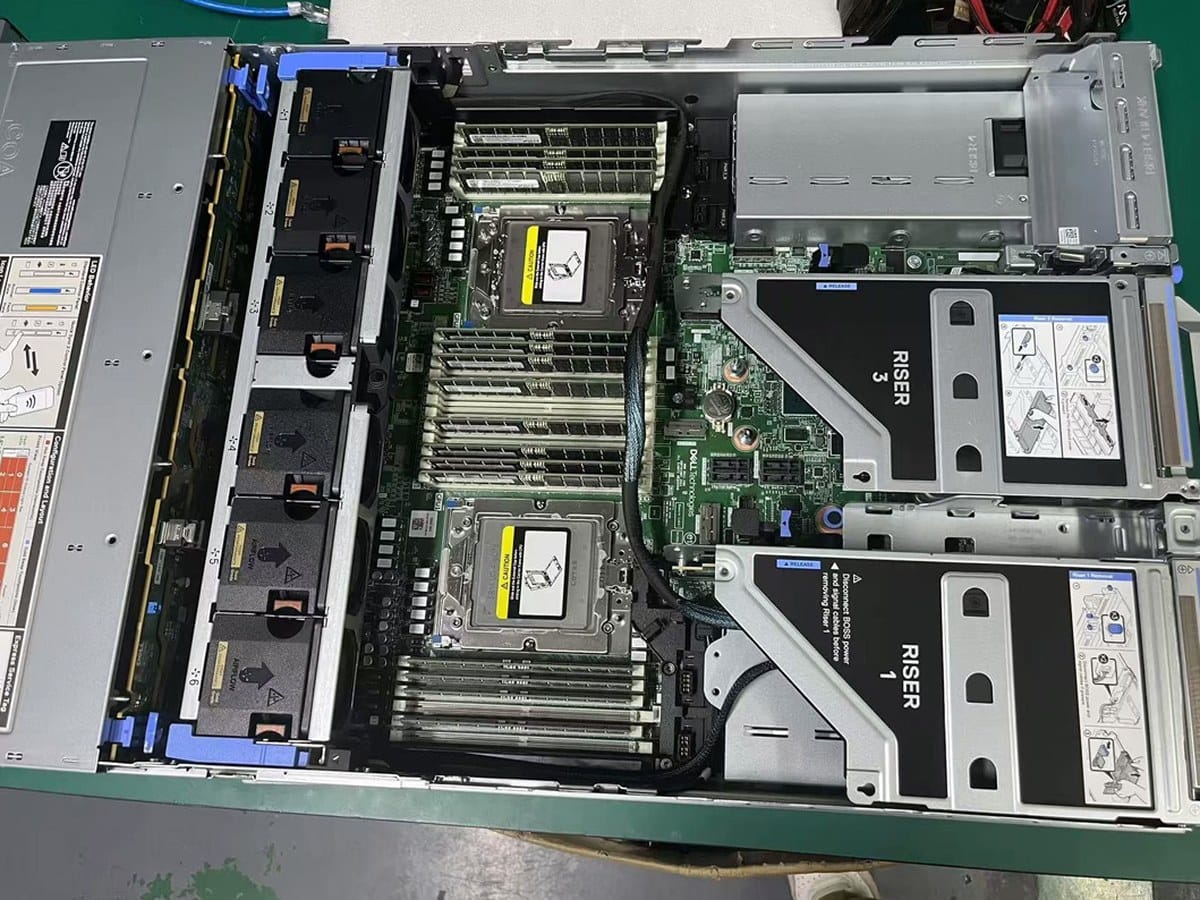Dell PowerEdge R7625 internal layout, dual EPYC sockets and Gen5 risers