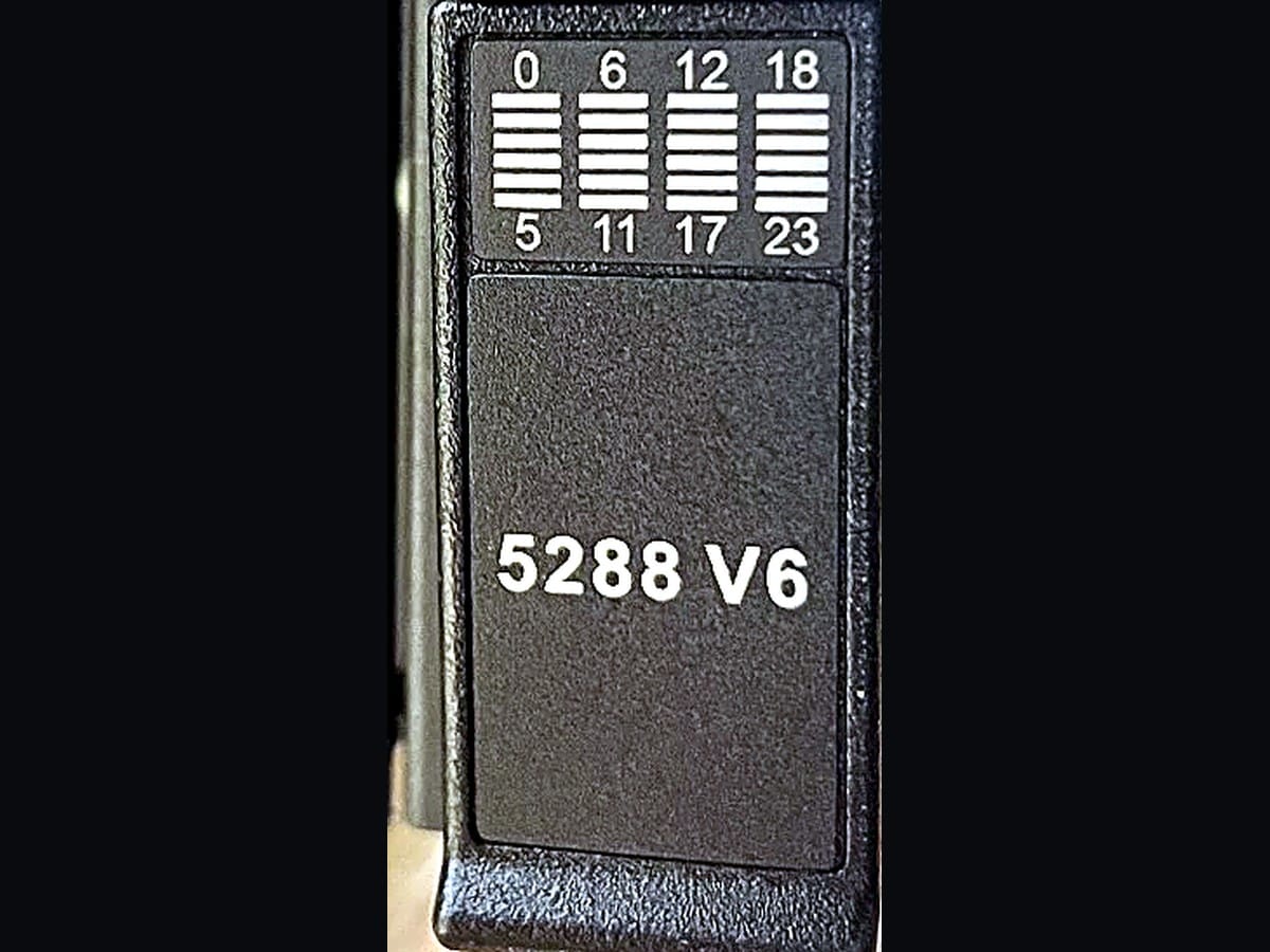 FusionServer 5288 V6 identification badge on front ear